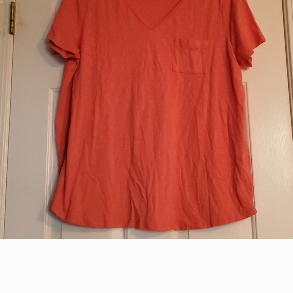 Set Of 3 V-Neck T-Shirts.